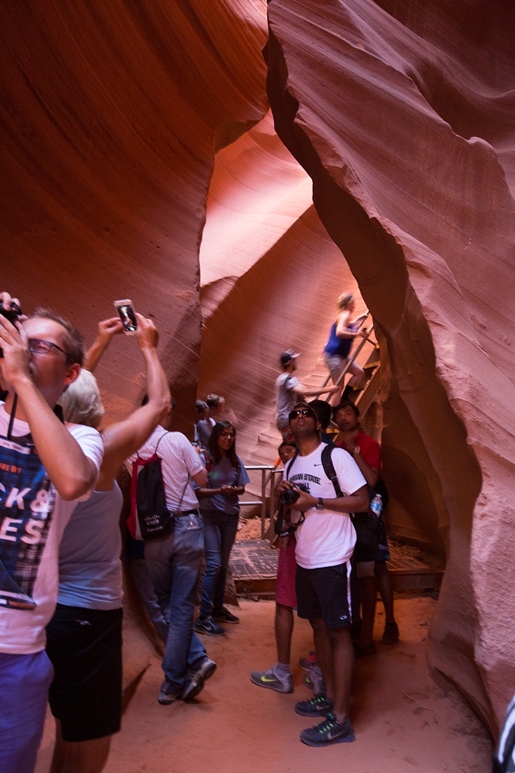 Crowds of visitors in Lower Antelope Canyon